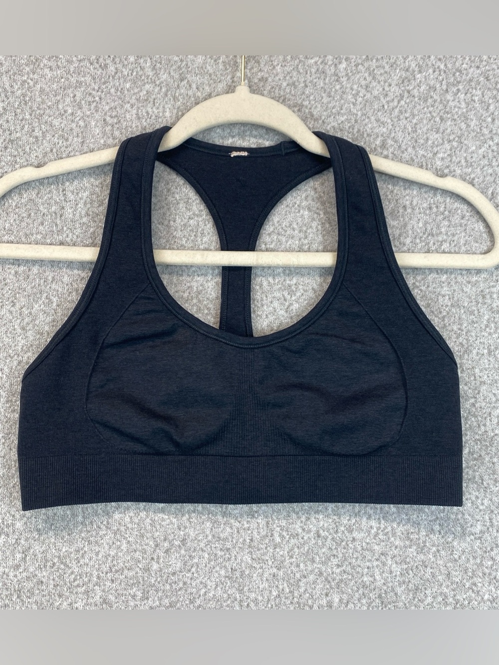 Lululemon seamless sports bra black Medium B/C cup moderate support no size dot